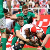 Ireland\'s Garry Ringrose (center) and Paddy Jackson (top) tackle Japan\'s William Tupou during Saturday\'s test match in Shizuoka. | AFP-JIJI