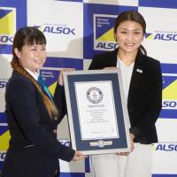 Wrestler Kaori Icho (right) receives a Guinness World Records certificate on Tuesday in Tokyo. She was  recognized for becoming the first female to win four straight gold medals an in individual event in the Olympics.KYODO | KYODO