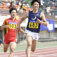 Shuhei Tada (right) competes in the men\'s 100-meter semifinals at the collegiate individual championships on Saturday in Hiratsuka, Kanagawa Prefecture. | KYODO