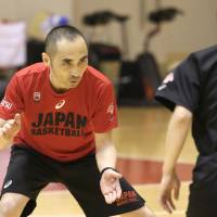 Koichi Sato trains a player during a practice session for the Japan women\'s basketball squad this spring. | KAZ NAGATSUKA