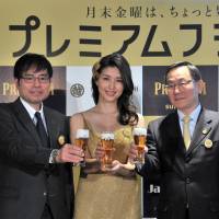 Mitsukoshi Ginza executive Makoto Asaka, model Manami Hashimoto and Suntory Holdings Vice President Yasunori Aiba launch Mitsukoshi Ginza’s “Premium Friday” campaign in February. Unpopular 'Premium Friday' campaign in danger of fizzling out