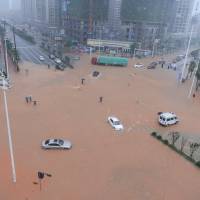 Days of torrential rain in Hunan province have swollen the Xiangjiang River to a record flood level. | AFP-JIJI