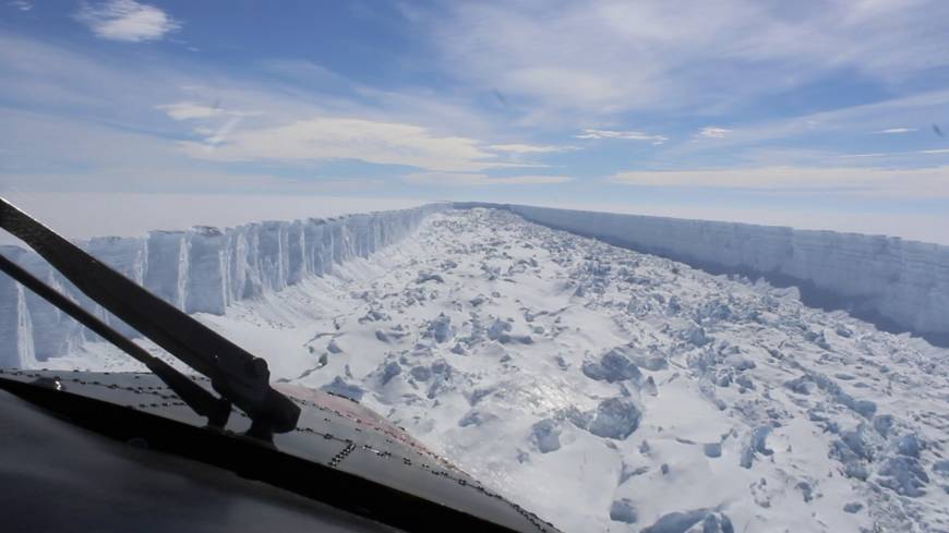 iceberg the size of delaware calves away from antarctic shelf the delaware size