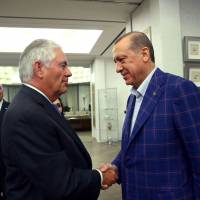 A handout picture taken and released Sunday by the Turkish Presidential Press Service shows Turkish President Recep Tayyip Erdogan (right) and U.S. Secretary of State Rex Tillerson during their meeting in Istanbul, as Turkey\'s Foreign Minister Mevlut Cavusoglu looks on. Tillerson was holding talks with Turkish leaders in Istanbul in a bid to iron out a series of disputes on issues ranging from Syria to last year\'s failed coup. | TURKISH PRESIDENTIAL PRESS SERVICE / HANDOUT / VIA AFP-JIJI