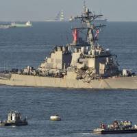 The USS Fitzgerald sails into Yokosuka, Kanagawa Prefecture, on June 17 after colliding with a Philippine-flagged container ship. Japan ready to close probe of U.S. warship's collision; no input from Americans