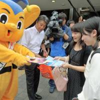 A Metropolitan Police Department mascot hands out leaflets warning about the dangers of the so-called JK business, in Tokyo\'s Harajuku district on Saturday. | KYODO