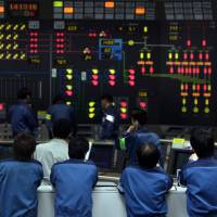 Employees work in the central control room for the No.7 reactor at Tokyo Electric Power Holdings’ Kashiwazaki-Kariwa nuclear plant in Niigata Prefecture in 2009. A decade after Niigata's nuclear close call