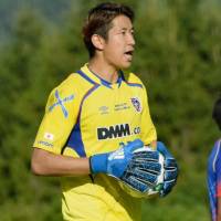 FC Tokyo goalkeeper Akihiro Hayashi plays against Bundesliga side Mainz on Wednesday in Munich. Mainz won 5-2. | KYODO