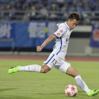 Kashima\'s Atsutaka Nakamura scores the fifth goal of Antlers\' 5-0 win over Montedio on Wednesday. | KYODO