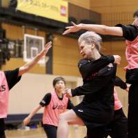 Asami Yoshida, seen in this file photo from the Japan women\'s national team\'s practice earlier this month in Tokyo, makes a no-look pass. The Akatsuki Five looks to capture its third straight gold medal at the upcoming FIBA Asia Cup in India. | KAZ NAGATSUKA