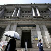 Takahide Kiuchi, who recently stepped down from the Bank of Japan’s Policy Board, says the central bank is adding to the risks of its aggressive monetary easing policy by discussing only the potential upside. BOJ's silence on side effects of monetary easing policies adds risk, Kiuchi says