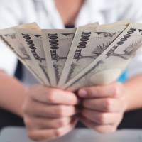 Summer bonuses at Japan’s top companies fell for the first time in five years this year, according to Keidanren. Summer bonuses fall for first time in five years