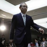 Toshiba Corp. President Satoshi Tsunakawa arrives last Thursday for a press conference in Tokyo, after the company’s auditors signed off on its full-year earnings. Toshiba's hopes for quick chip unit sale imperiled as talks stall over payment timing