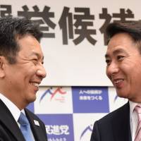 Former Chief Cabinet Secretary Yukio Edano (left) and former Foreign Minister Seiji Maehara hold a news conference in Tokyo on Monday. Democratic Party leadership election gets underway
