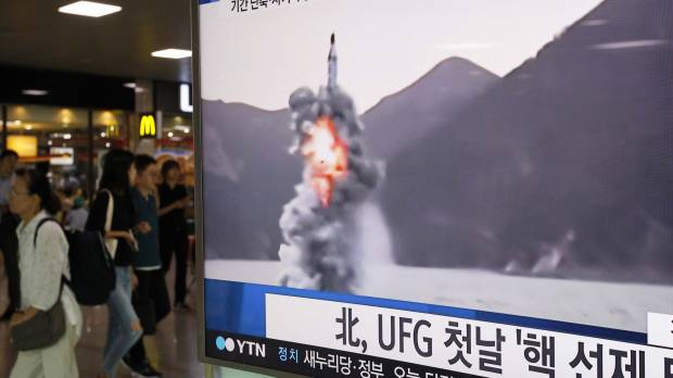 A TV in the main Seoul railway station broadcasts news on a ballistic missile that North Korea claimed to have launched from underwater in August last year. Japan unlikely to take up nuclear arms, expert says