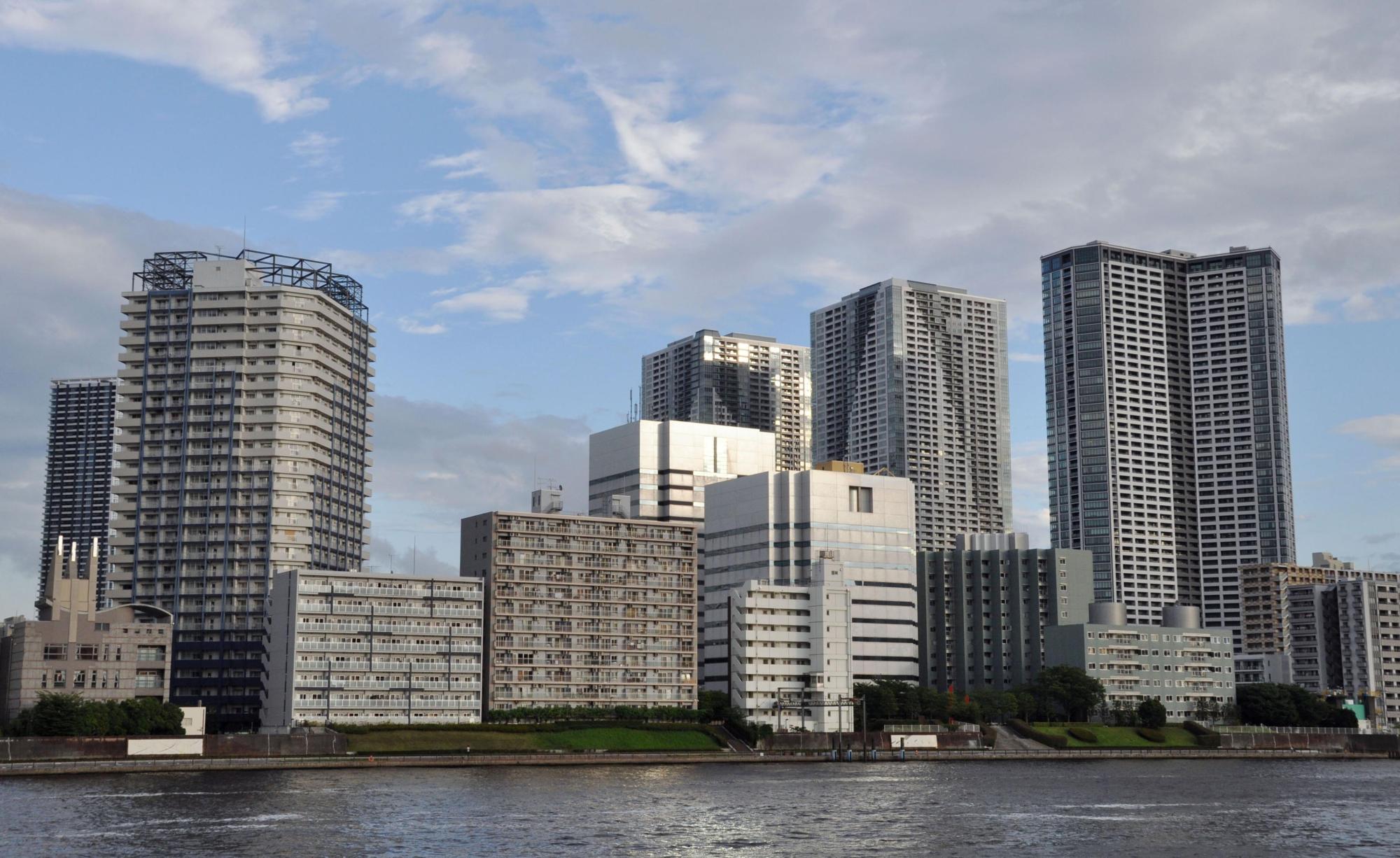 Police are trying to close security gaps related to the high-rise buildings lining Tokyo's waterfront ahead of the 2020 Games. | KYODO