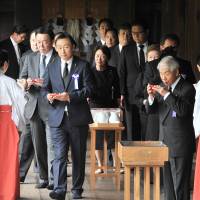 Lawmakers visit the war-linked Yasukuni Shrine in Tokyo on Tuesday, the 72nd anniversary of Japan’s surrender in World War II. Abe and his Cabinet steer clear of war-linked Yasukuni Shrine on anniversary of World War II surrender