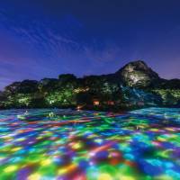 “Drawing on the Water Surface Created by the Dance of Koi and Boats,” “A Forest Where Gods Live” Reconnecting with our nature: teamLab's digital revolution