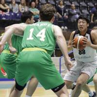 Japan\'s Tenketsu Harimoto carries the ball during Tuesday\'s 84-68 defeat to Australia at the FIBA Asia Cup in Zouk Mikael, Lebanon. | AFP-JIJI