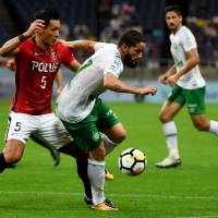 Chapecoense FC’s Arthur Caike (center) and Tomoaki Makino of the Urawa Reds vie for the ball during Tuesday’s friendly at Saitama Stadium. The Reds won 1-0. Reds edge Brazilian club Chapecoense on late penalty