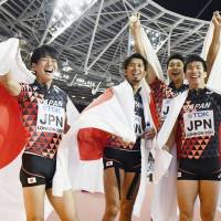 Japan’s 4×100 relay team, (from left) Shuhei Tada, Kenji Fujimitsu, Shota Iizuka and Yoshihide Kiryu, celebrate after earning bronze at the world championships on Saturday in London. Japan gets bronze in 4x100 relay