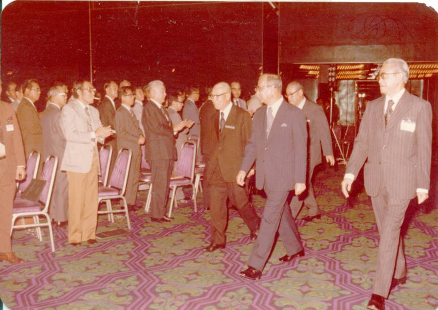 Tun Hussein Onn, then-prime minister of Malaysia, arrives for the official launching of the First Joint Annual Conference of the Malaysia-Japan Economic Association (MAJECA)/Japan-Malaysia Economic Association (JAMECA) on Nov. 14, 1977.
