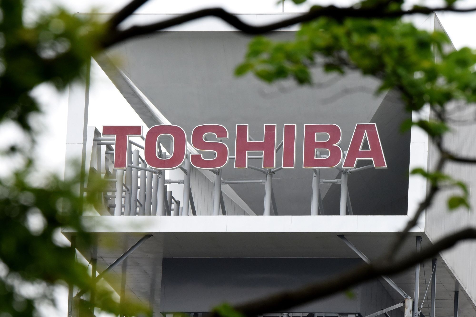Toshiba signs memorandum to favor Bain consortium for chip unit sale