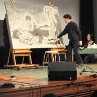 Junko Morimoto paints a picture of hibakusha at an event in Melbourne, Australia, in August 2012. Author of picture book on Hiroshima A-bombing dies in Australia