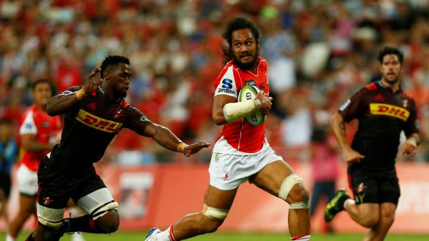 Liaki Moli runs with the ball during the Sunwolves’ game against the Stormers in Singapore on March 25. Sunwolves drawn in Australian Super Rugby conference