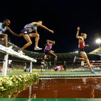 Runners negotiate the water jump during the men’s 3,000-meter steeplechase at the Diamond League finals in Brussels on Friday night. Miller-Uibo completes 200-400 double at finals