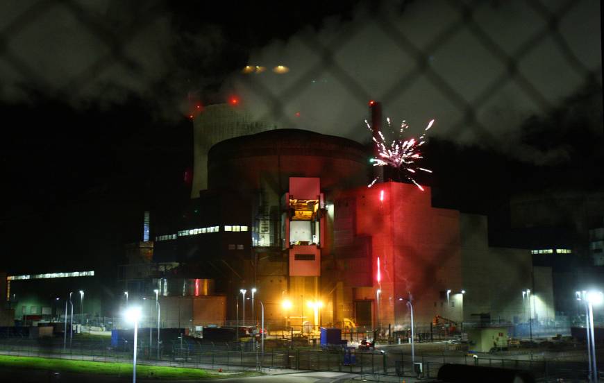 Greenpeace activists enter French nuclear plant and set off fireworks near spent-fuel pool to show vulnerabilities