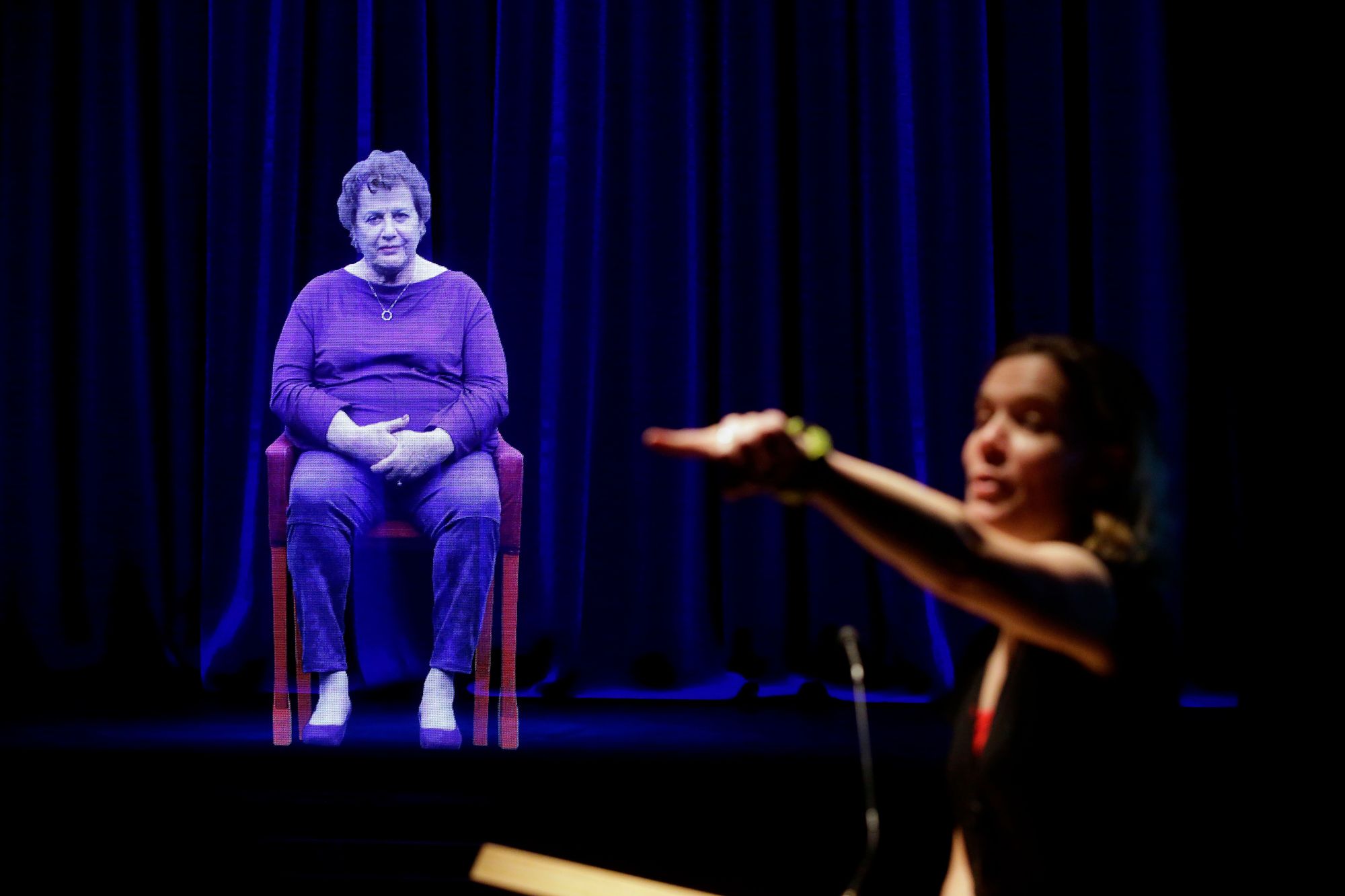 Interactive holograms of Holocaust survivors debut at Illinois museum | The Japan Times2000 x 1333