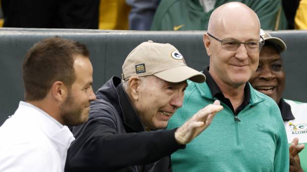 Green Bay Packers Hall of Fame quarterback Bart Starr waves to fans as he attends the 50th anniversary of Green Bay’s 1967 championship team during Sunday’s game against New Orleans at Lambeau Field. Bart Starr back in Green Bay for 1967 title team event