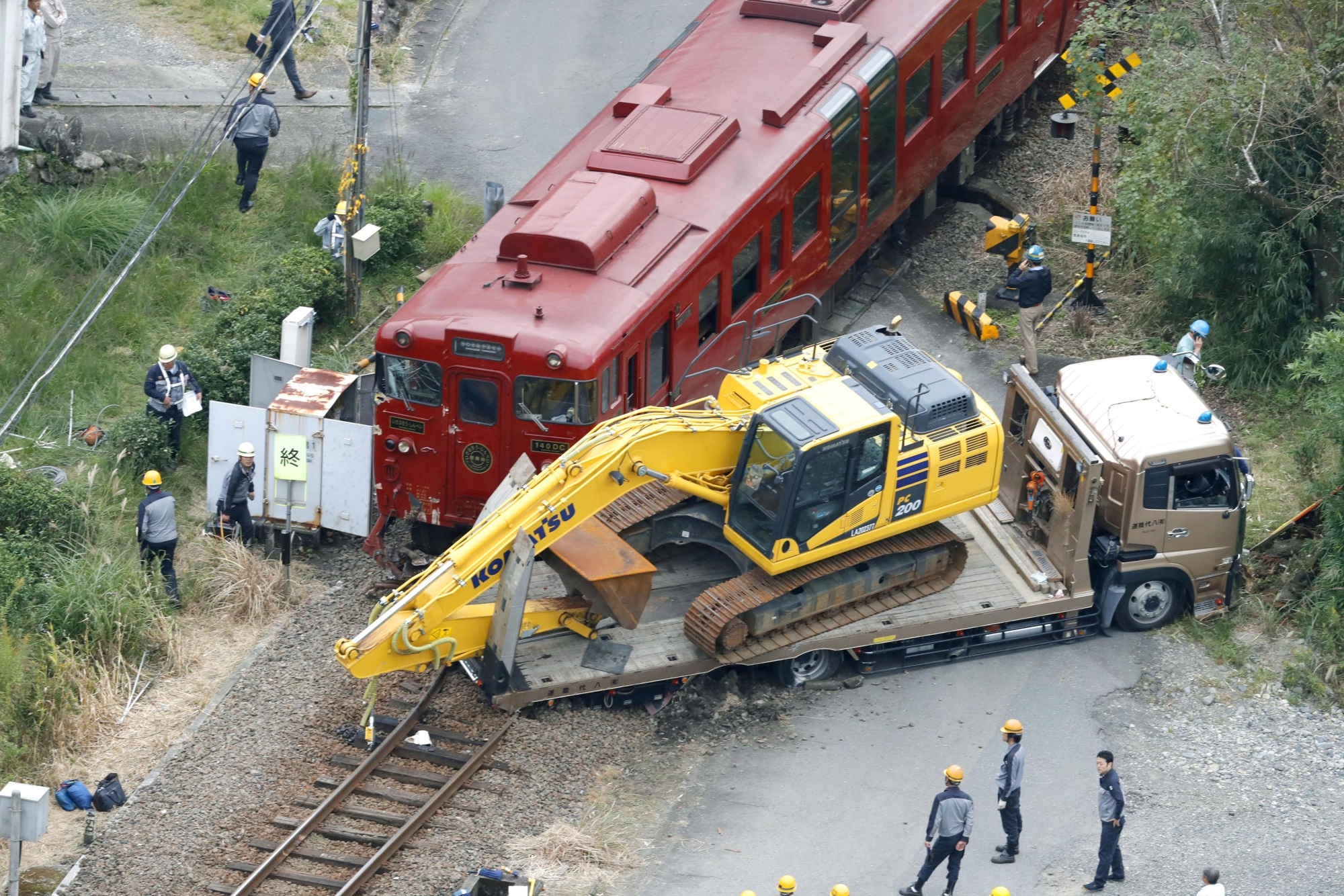 11 hurt after Kumamoto train hits trailer truck at crossing The Japan