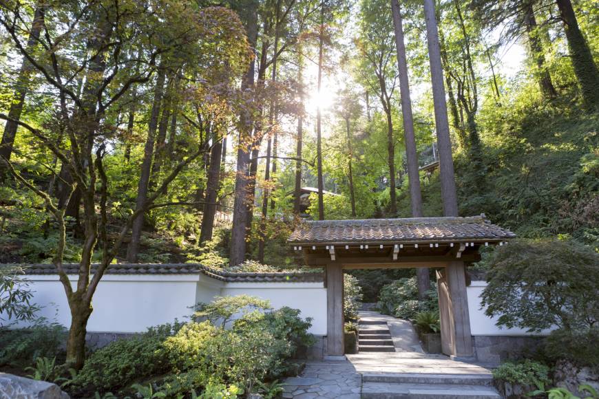 Leave Ordinary Life Behind At A Japanese Garden In Oregon The