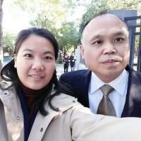 Chinese lawyer Yu Wensheng and his wife, Xu Yan, pose for a selfie in Beijing in October 2017. Seemingly edited police video of Chinese lawyer's arrest raises questions