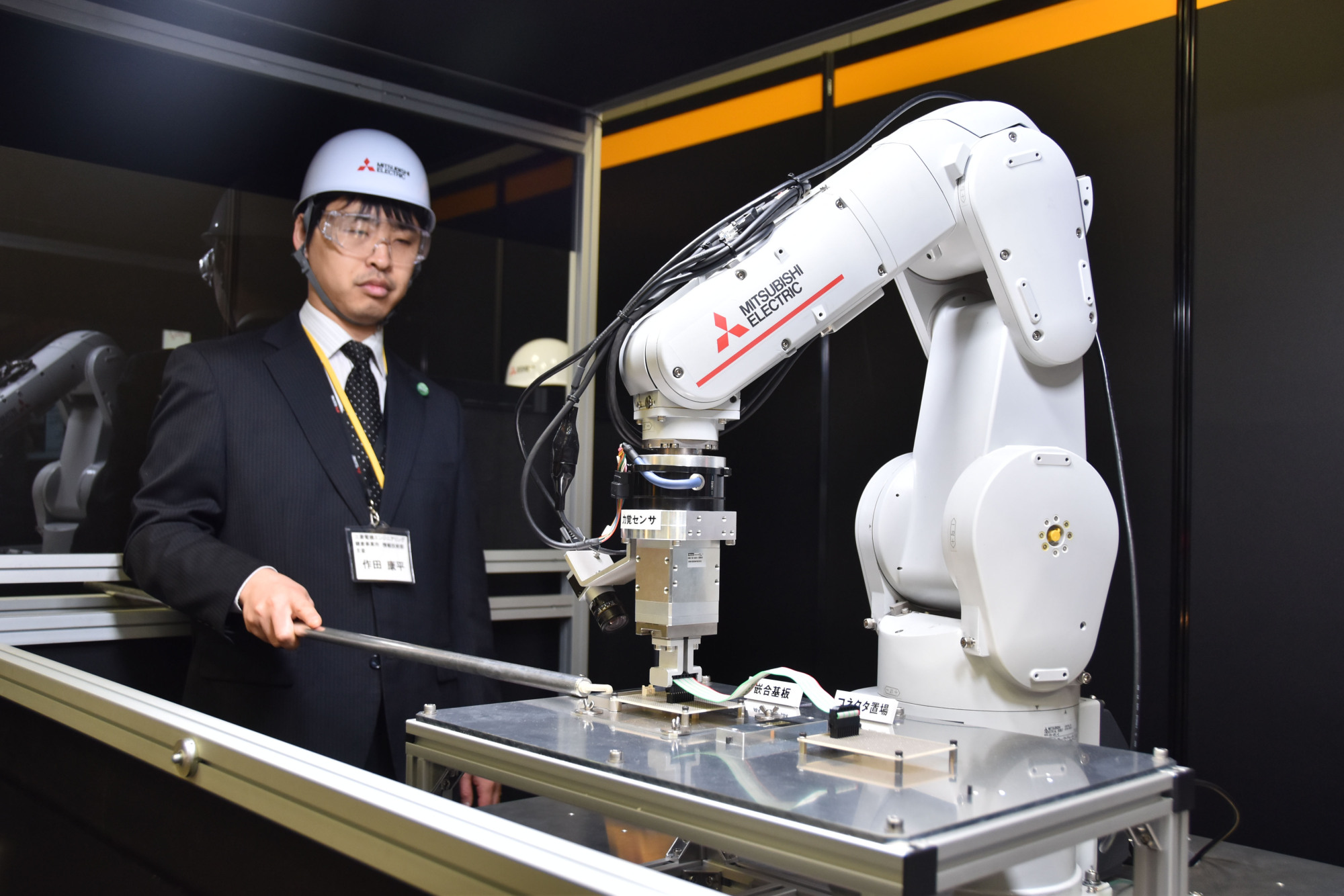Mitsubishi industries. Робот электрик. Промышленный робот Mitsubishi l200. Mitsubishi Robot connect to CNC. Ai-Mitsu