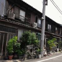 Facing extinction: It’s possible to find examples of nagaya “row houses” from the postwar era scattered around areas such as Sumida, Taito and Bunkyo wards today. Nagaya nostalgia: The long and the short of Tokyo's famed 'row houses'
