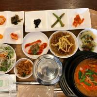 It’s a family affair: The kimchi jjigae set is based on an old recipe for kimchi that came with the Mizuno’s from Korea. Kimchi no Mizuno: A favorite of Kyoto's midday crowd