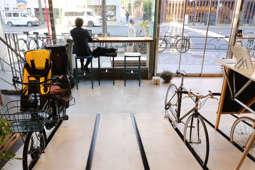 Cycle stop: The indoor bicycle parking of hip cycle shop-cum-cafe, 	Ratio &C.