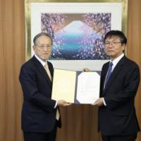 Koichi Fujiwara, Chairman of ClassNK & Yasunori Kohatake, Vice President of TSUNEISHI SHIPBUILDING