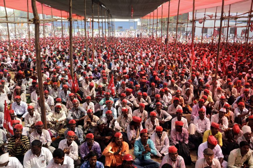 Women Farmers Join long March To Mumbai To Demand Land And Forest Women Farmers Join long March To Mumbai To Demand Land And Forest
