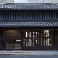 Issey Miyake Kyoto is housed in a machiya (merchant townhouse) that dates back 132 years. Issey Miyake finds its Kyoto home