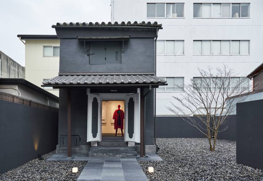 The Kura (storehouse) gallery is currently showing an exhibition in honor of the late graphic designer Ikko Tanaka.