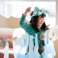 New world: Acchi Cocchi recently teamed up in Tohoku with Polyglot Theatre for the second time, bringing the Australian group’s “Paper Planet” production to schools in Minamisanriku, Miyagi Prefecture. From Tohoku to Tokyo, Acchi Cocchi NPO offers healing through art