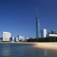 Seaside Momochi in the western area of the city features the iconic Fukuoka Tower and other prominent facilities. | CITY OF FUKUOKA