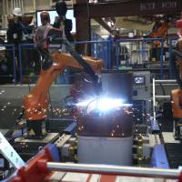Shimizu Corp.’s Robo-Welder is demonstrated during a press tour of the construction company’s robot laboratory in Tokyo on Monday. Construction robots in Japan weld, bolt and lift to tackle worker shortage