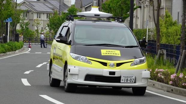 A self-driving delivery vehicle moves down a closed-off street during an experiment by Yamato Transport Co. and DeNA Co. in Fujisawa, Kanagawa Prefecture, on Tuesday. Yamato and DeNA test autonomous delivery system in Japan