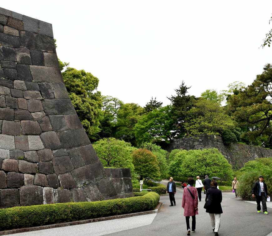 Tourists walk past the Bairinmon gate at the Imperial Palace in April.