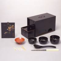 Food box by Hara Yoyusai with a design of gourds in maki-e gold lacquer by Sakai Hoitsu (19th century). 'Matsudaira Fumai: Daimyo, Tea Master, Aesthete'